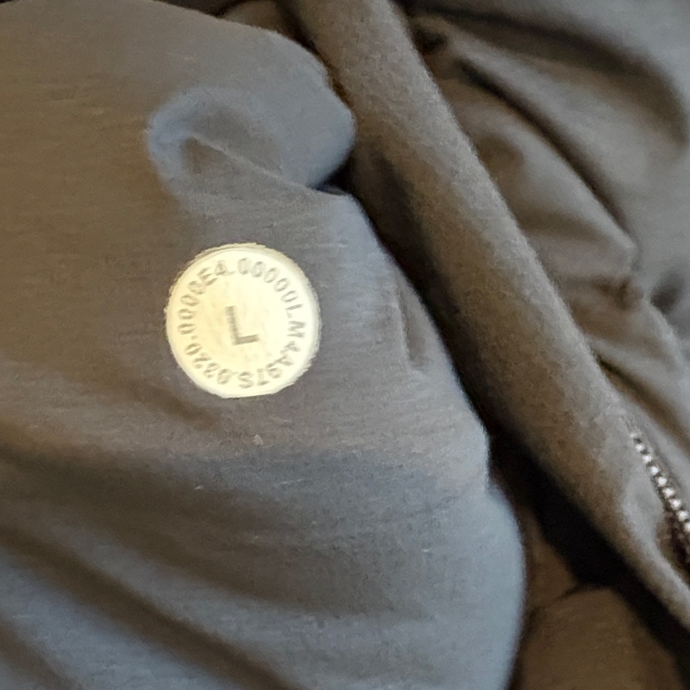 lululemon athletica Men's Sleek Black Puffer Jacket - Picture 3 of 6